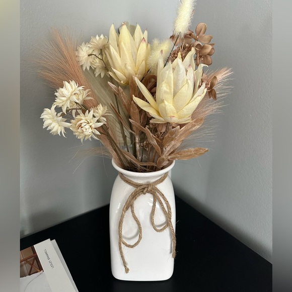 Homesense Pompus and Fake Flower Bundle in White Vase - Picture 2 of 2